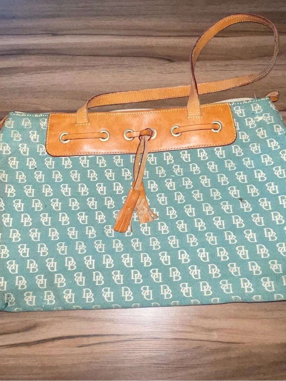 Dooney & Bourke flaws shown